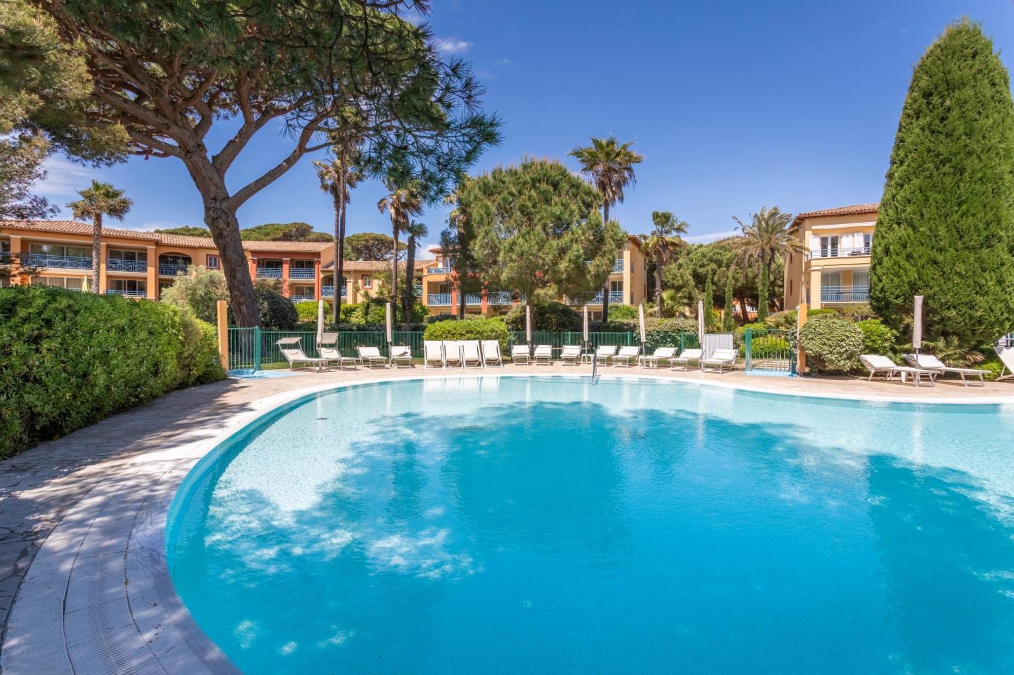 Residence Pierre & Vacances La Pinede Hyeres Bagian luar foto