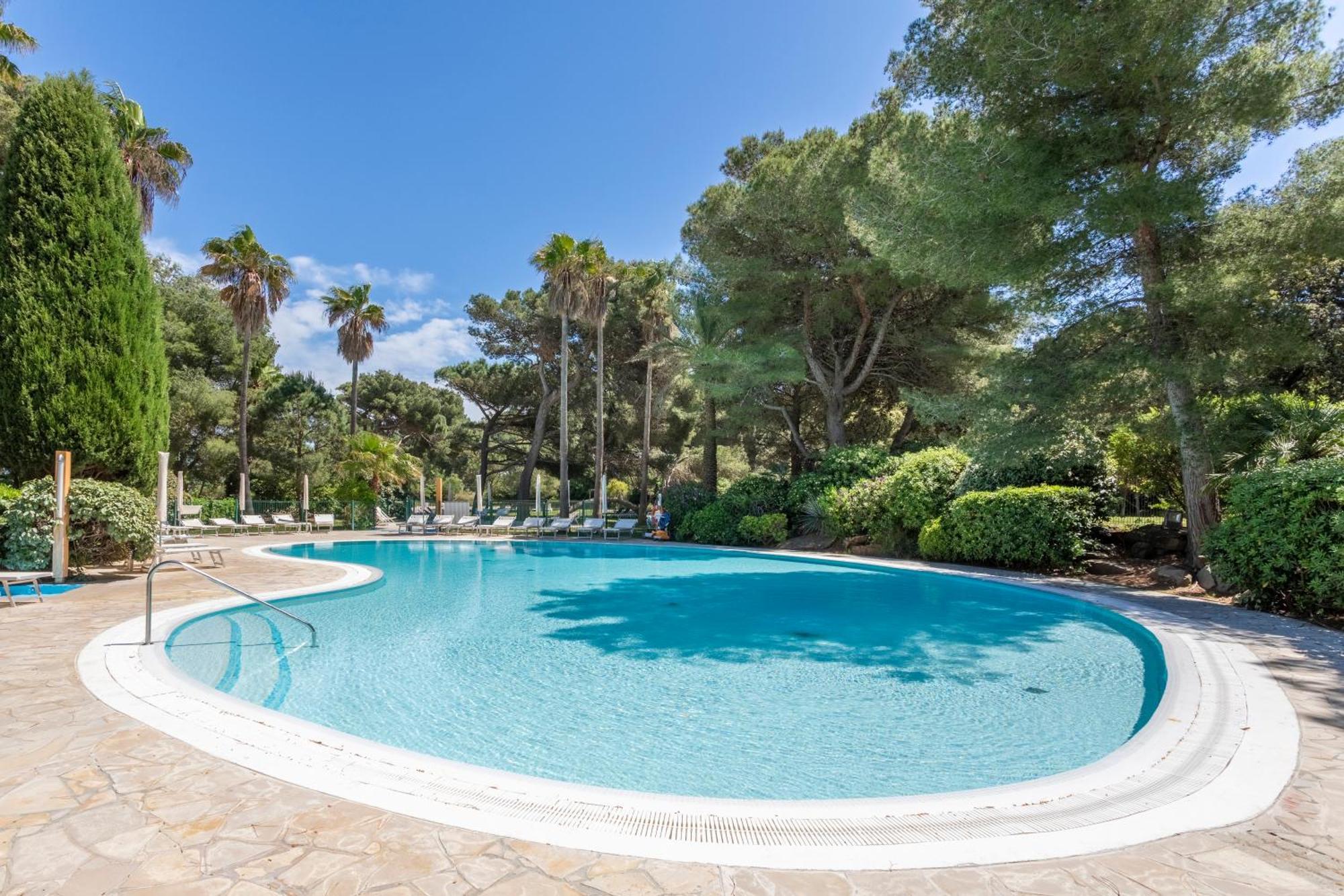 Residence Pierre & Vacances La Pinede Hyeres Bagian luar foto