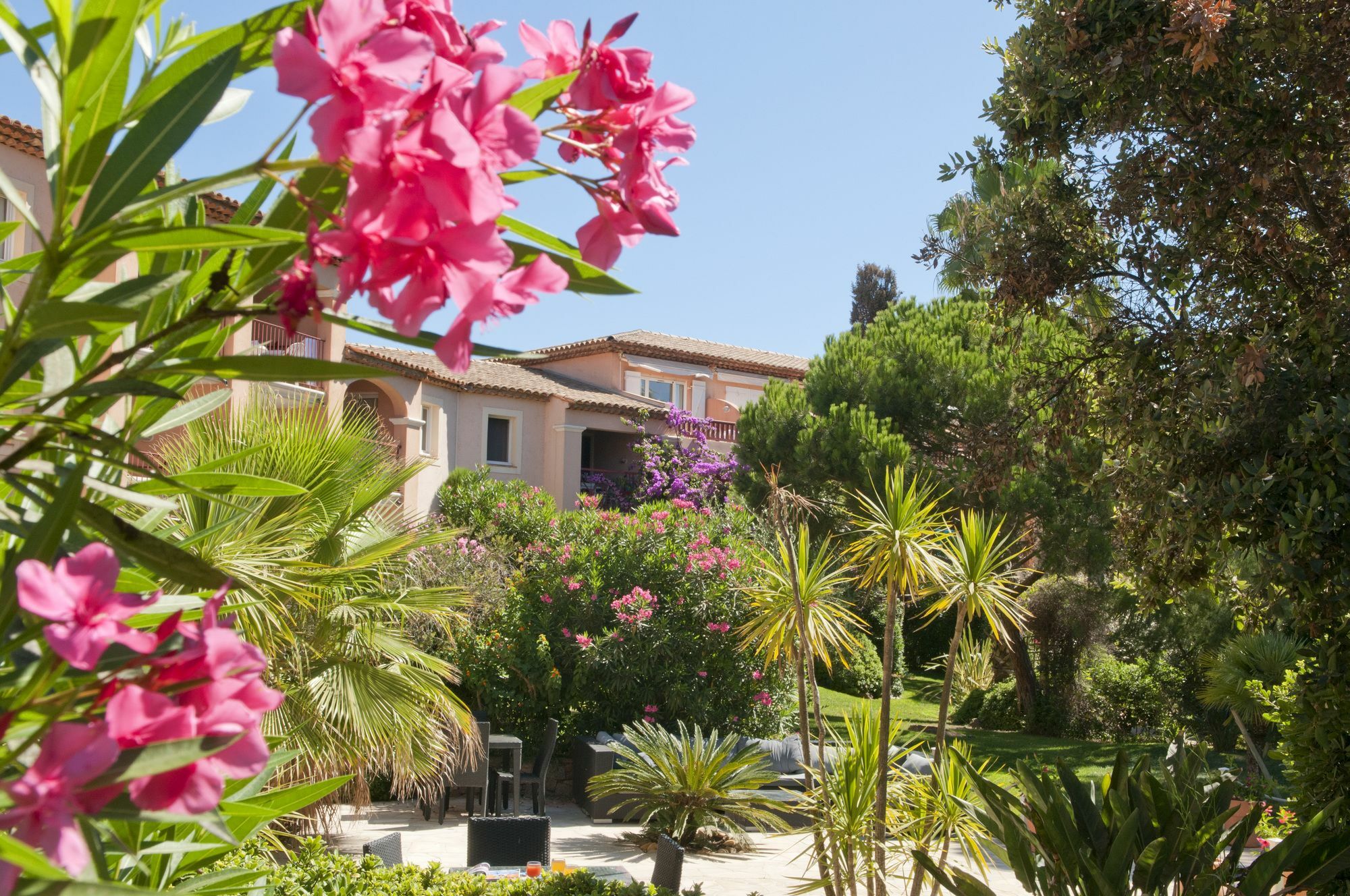 Residence Pierre & Vacances La Pinede Hyeres Bagian luar foto