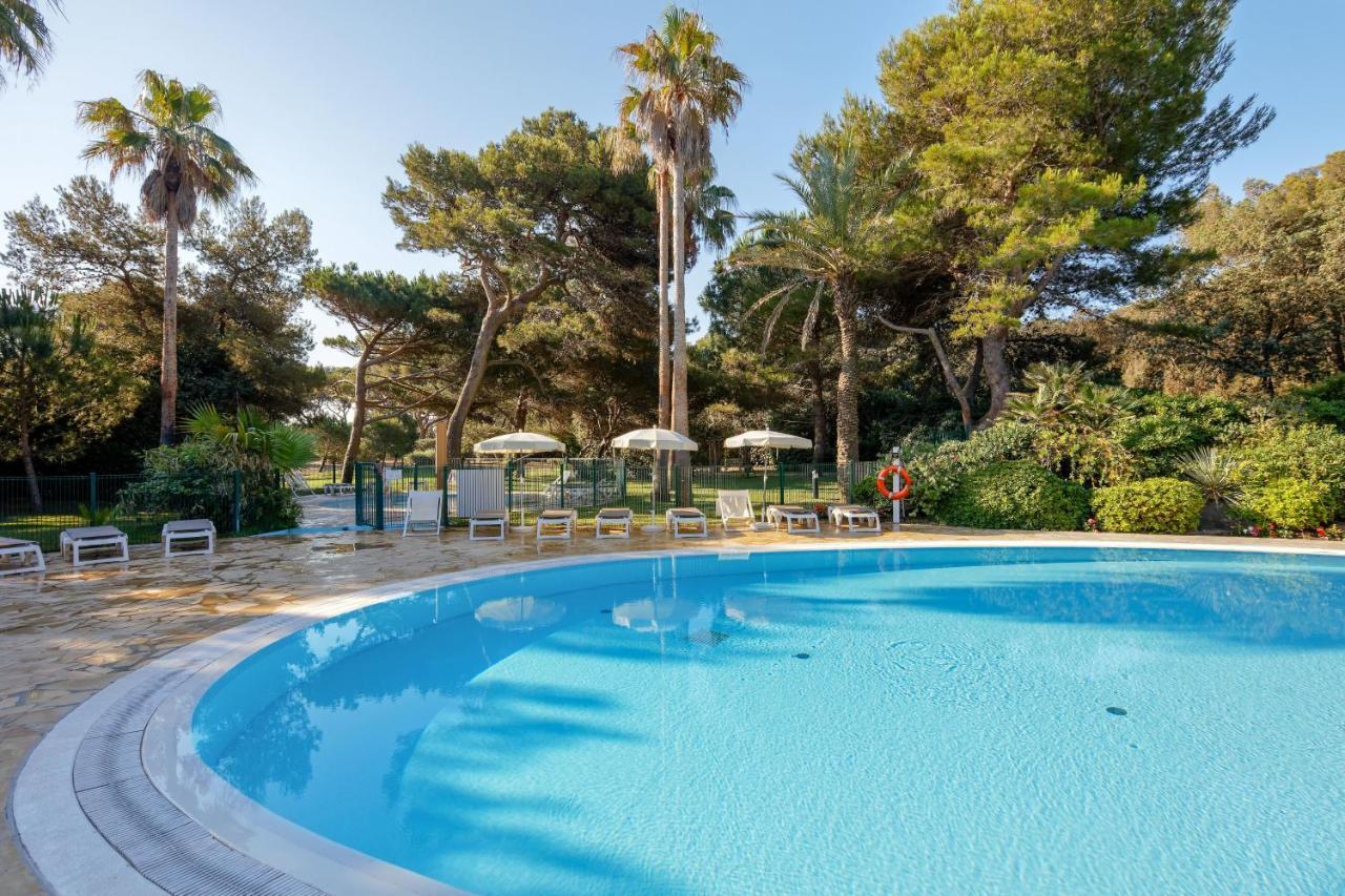 Residence Pierre & Vacances La Pinede Hyeres Bagian luar foto